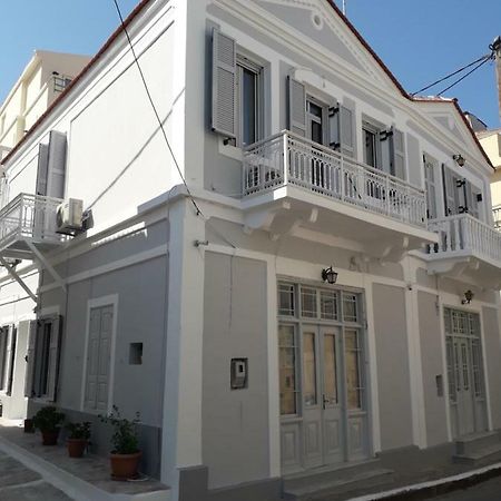 Vivian'S Antique House Apartment Karpathos Bagian luar foto